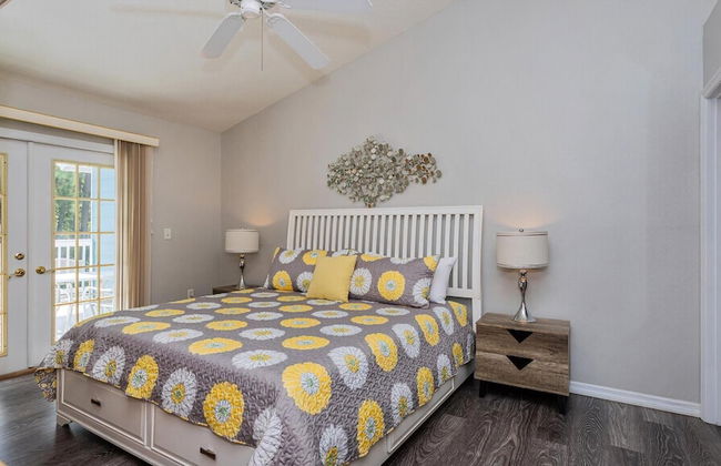 Villas at Island Club Community, Pools, Jacuzzi and More! - Photo 18