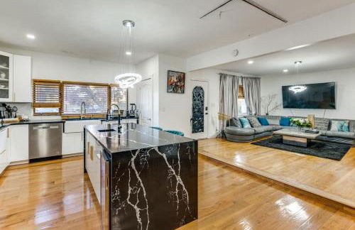 8 Mi to Jones Beach State Park! Cozy Home with Porch - Foto 11