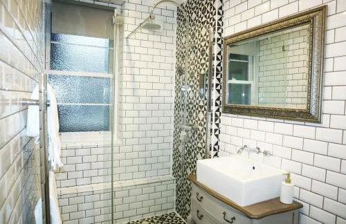 Modern 2BR near Tower Bridge WiFi & Self Check-in - Foto 14