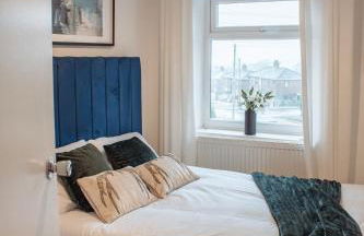 Spacious & Modern 8-Bed Home - Sleeps 13 - Parking - Foto 63