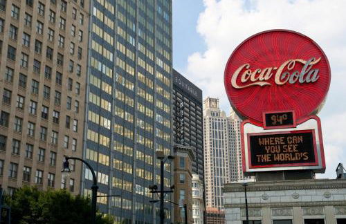 Spacious 3BR with Game Room and Fenced Yard Near Six Flags and Braves - Foto 43