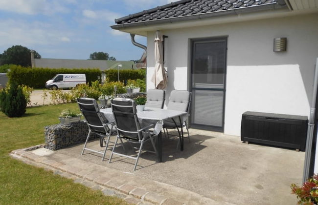 Spacious Apartment with Garden near Sea in Kröpelin - Photo 1