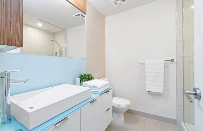 Lanterra Downtown Cn Tower - Photo 67