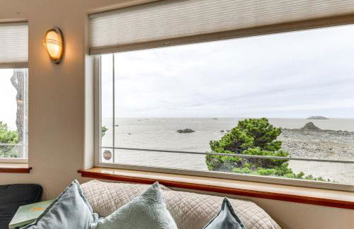 Crescent City Getaway with Panoramic Ocean Views! - Foto 5
