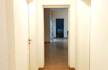 OVER RIVER near FRANKFURT-130 QM-4 ROOMS- 6 BEDS- FREE PARKING- AC - Foto 14
