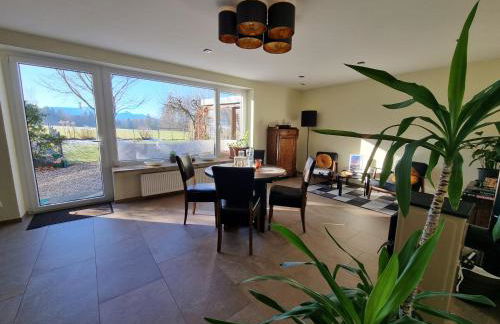 Ferienwohnung mit Garten und Bergblick - Foto 2