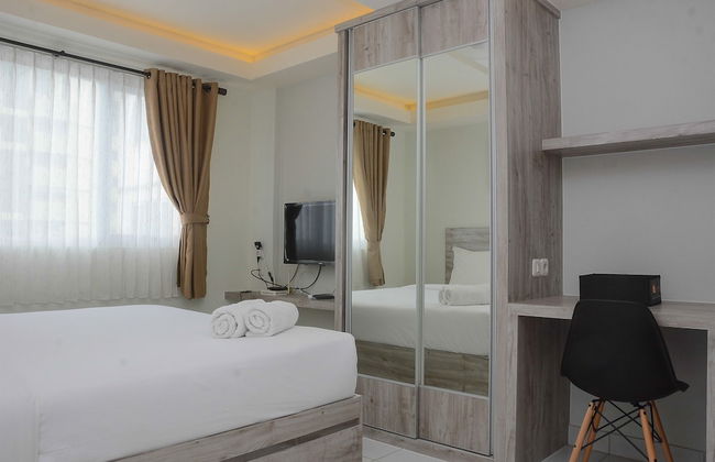 Comfy and Minimalist Studio at Amethyst Apartment - Photo 17