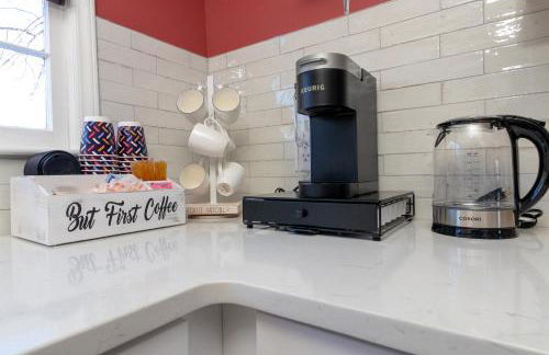 Rear deck w/ Soaking tub + Wi-Fi & Parking - Foto 12