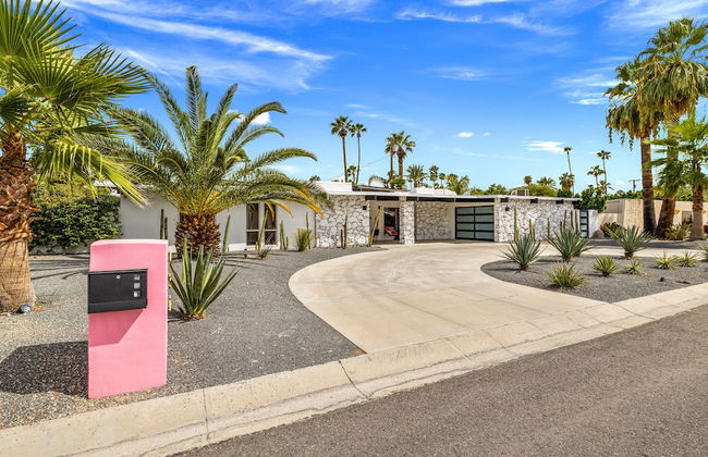 The Beverly - Photo 46