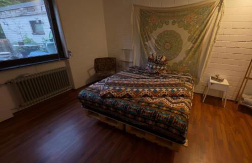 Cozy Garden Apartment near Train Station & Nature - Foto 8