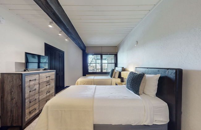 Top of the Village - Foto 27