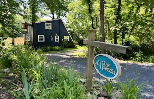 The Perch - Riverfront, Starlinks WiFi & Hot Tub - Photo 1