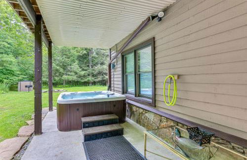 Cabin with Hot Tub and WiFi 4 Mi to Snowshoe Resort - Foto 35