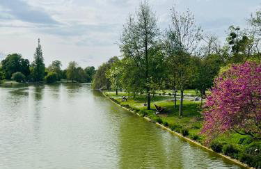 Stylish 2 Bedrooms near Metro 1 King bed & quiet retreat - Foto 2