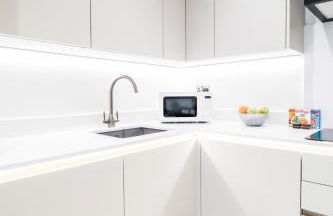 The Desborough Residence - Bright 1BR with Sofa Bed, Modern Lounge & Free Secure Underground Parking - Foto 4