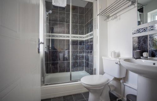 Hereford - Kestrel House - 4 Bedroom House Close to City With Parking - Sleeps 7 - Suitable for Family Gatherings or Contractors With Vehicles - Hosted by RENTMYHOUSE - Foto 8