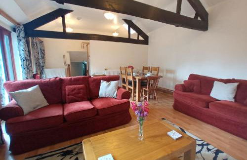 Rural Farm Stay with 6 cottages, 4 miles to Barnstaple, Pet friendly, Daily animal experiences, Outdoor heated pool, Games barn, Free fast WiFi, Free parking - Foto 38