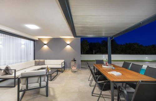 Villa Ana Škicini for 10 people with heated pool, kids activities and sea view near Novigrad - Foto 7