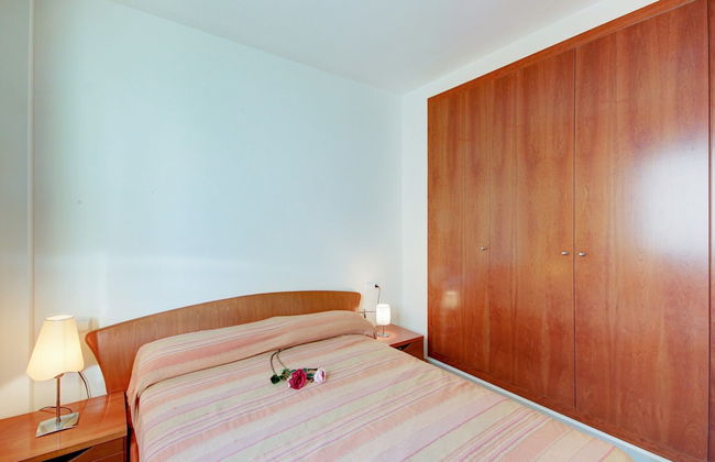 Beachfront Apartment in Roses - Photo 2