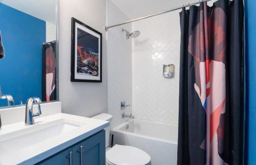 Stylish Home with Pool & Hot Tub near Downtown - Foto 22