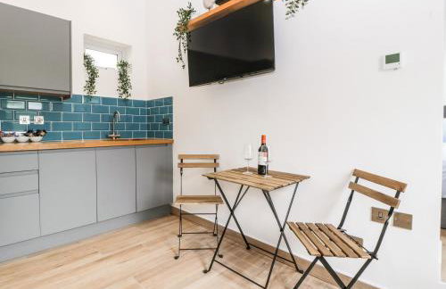 The Netherend Inn - Pet Friendly Haven - Photo 6