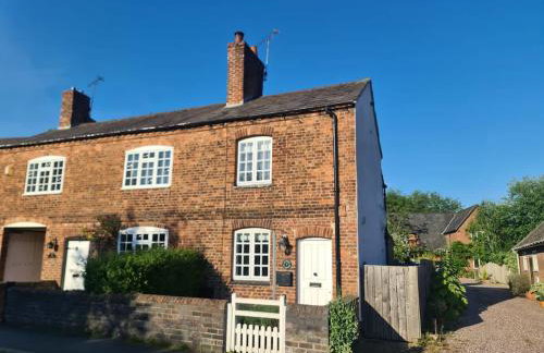 Charming Cottage close to Chester Garden Parking - Photo 1