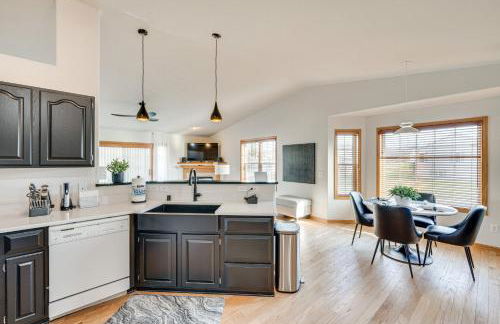 Luxury Prairie Retreat 5 Min from Madison! - Photo 5