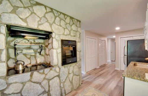 Stunning Dillard Home with Yard in Sky Valley! - Foto 10