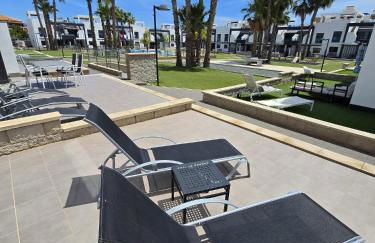 Oasis Beach nice ground floor bungalow overlooking the pool and garden - Foto 46