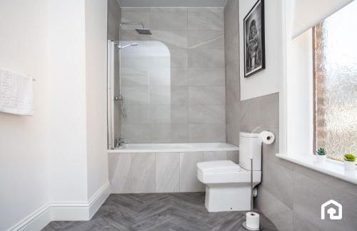 Vacant Nests The Fredrick Close to sea front - Photo 10