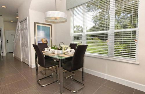 Serenity 3 Bed 3 Bath Townhome With Pool, Private Balcony, Clubhouse, Communal Pool, Conservation View, Disney 15 Mins By Orlando Holiday Rental, - Foto 8