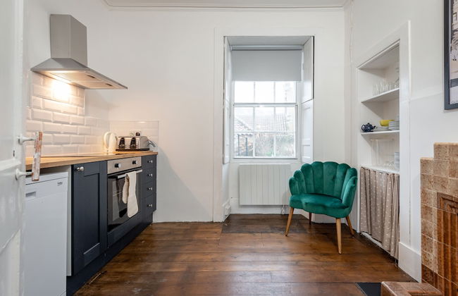 The Doctors Hoose Street Parking - Foto 12