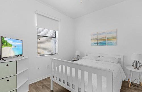 Enchanting 3 Bedroom Home Waterfront Pool and Spa - Foto 6