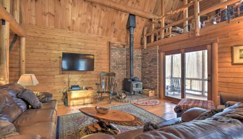 Rustic Madison Treehouse Cabin with Game Room! - Foto 2