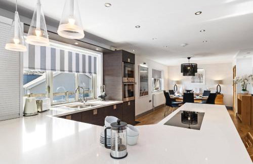 Oaktree Lodge - Luxury Cottage, Hot Tub, Sea Views - Foto 20