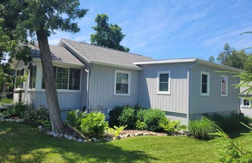 The Lily Pad on Benzie Blvd - Super Cute! - Foto 10