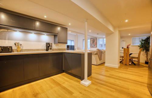 Contractor Stay Sleeps 4 - Large Living Space - Parking - Bridgwater - Foto 10