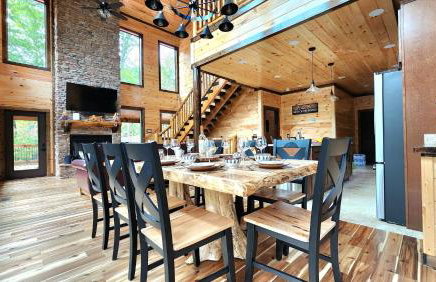 Luxe Cabin with Game Room, Hot Tub & Firepit - Foto 14