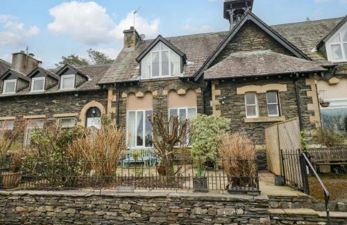 School Cottage - Photo 2