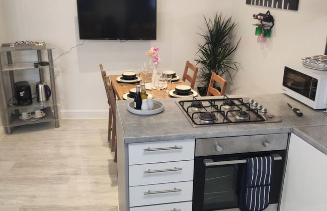 Stunning 2-bed Apartment in London Dagenham - Photo 3