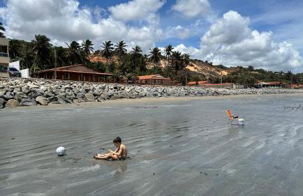 De frente para o mar com a comodidade de acesso as 5 suites climatizadas todas no Terreo - Foto 16