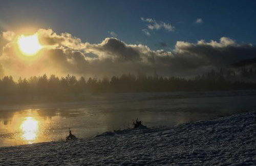 Family Home with Stunning River and Mountain View - Foto 37