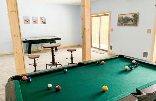 Luxury Log Cabin Lakefront, Game room & Fire Pit, - Foto 26