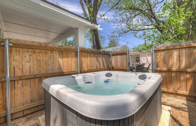 The Grove D With Hot Tub & King Beds - Walk to Main - Foto 13