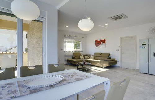 Villa in Peroj With Pool Near Barbariga Beach - Photo 45