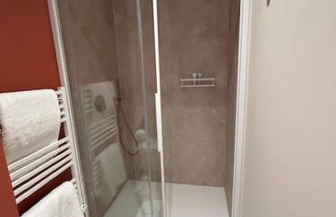 Au 8 à Meursault, Magnifique maison Bourguignonne au pied des vignes, jardin, places de parking privée - Foto 29