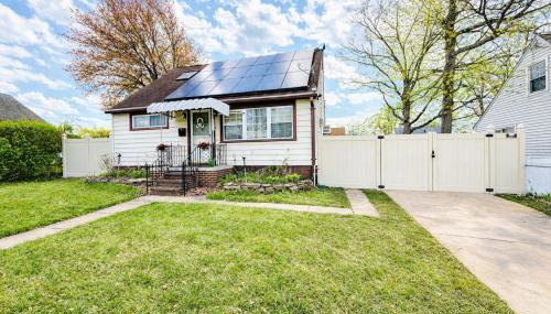 The Charming Cozy 4-Bedroom Getaway in Glen Burnie - Foto 3