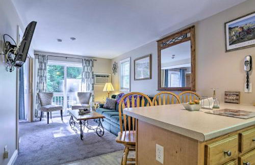 Lake Getaway Walk Across Street to Private Beach! - Foto 7