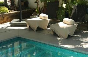 Marbella Bliss - Serenity 4-Bedroom VILLA with Exclisive HEATED Private POOL & Jacuzzi, Tropical Garden, Marbesa - Steps from the Cabopino Beach - Photo 2