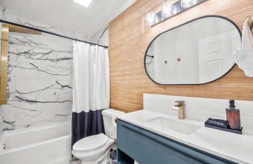 Delight: Bold & Bougie! Sleeps 12! Downtown Boyne - Foto 25